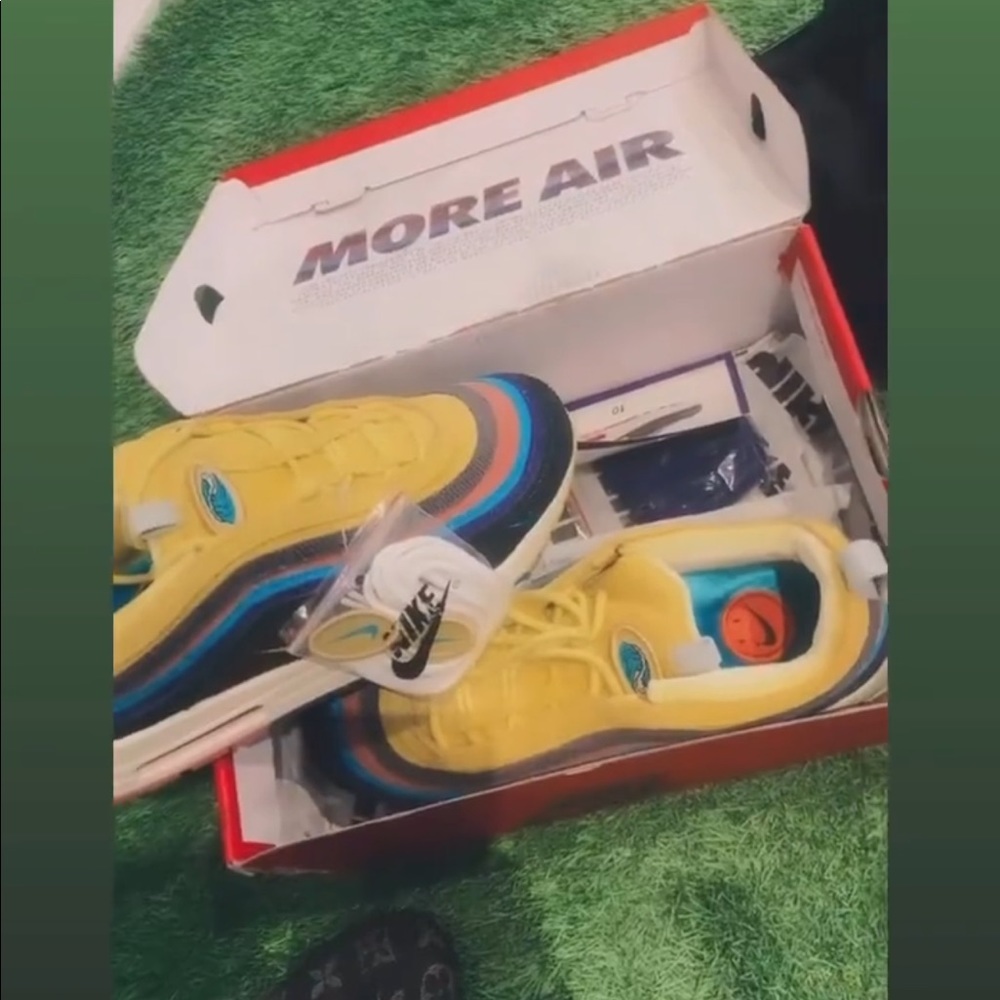 Sean weatherspoon air max size 10 DS